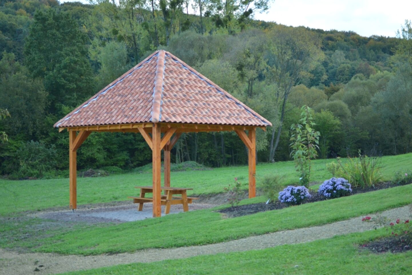 Un abri pour promeneurs et randonneurs à LUCEY