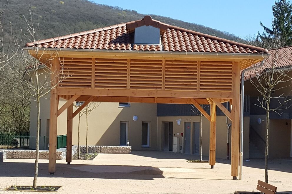 Charpente traditionnelle, Bâtiment Haissor comprenant logements, locaux de santé, salle de quartier et halle , Ain, Chavannes sur Suran, 20180406_144322_resized - Martin Charpentes