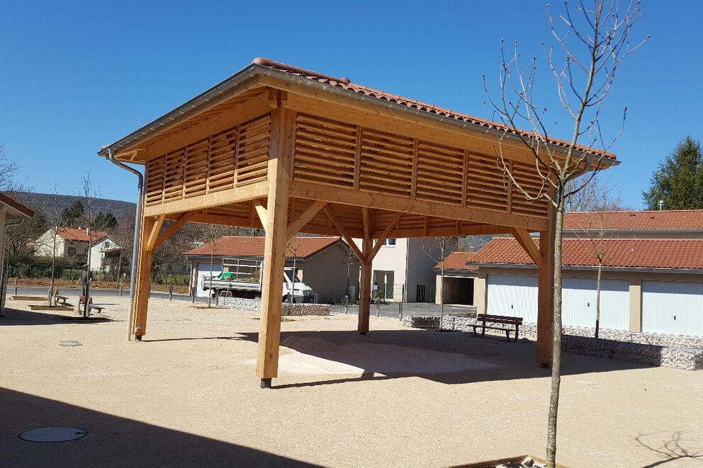 Charpente traditionnelle, Bâtiment Haissor comprenant logements, locaux de santé, salle de quartier et halle , Ain, Chavannes sur Suran, 20180406_144534_resized - Martin Charpentes