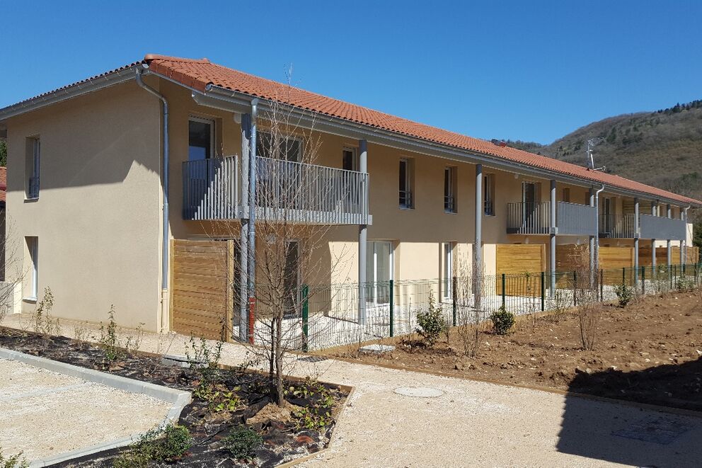 Charpente traditionnelle, Bâtiment Haissor comprenant logements, locaux de santé, salle de quartier et halle , Ain, Chavannes sur Suran, 20180406_145100_resized - Martin Charpentes