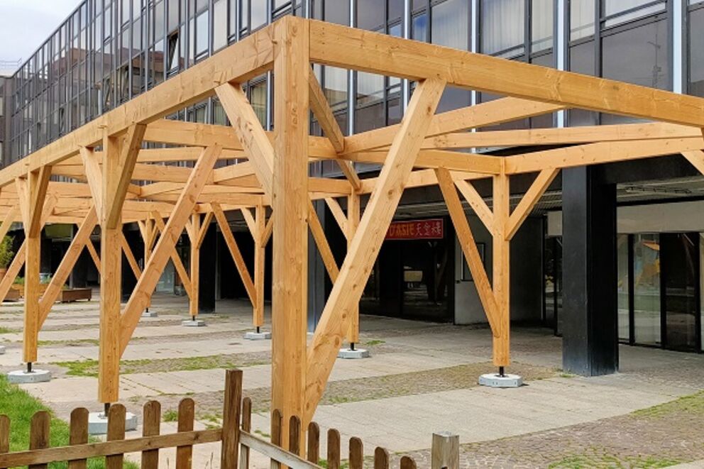 Charpente traditionnelle, Pergola du Centre Commercial Saint-Jacques , Moselle, Metz, img20220526112830 - Martin Charpentes