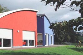 Construction bois Grand Est : Crèche en ossature bois, enduit coloré, Luxembourg - Martin charpentes